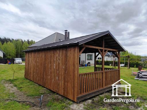 Gloriette marron avec toit en métal de 4x7m