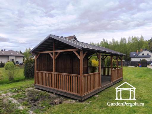 Gloriette marron avec toit en métal de 4x7m
