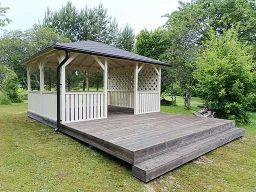4x4,5 m Tonnelle en Bois Blanche — Élégante Tonnelle de Jardin avec Terrasse et Beau Design