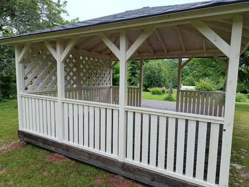 4x4,5 m Tonnelle en Bois Blanche — Élégante Tonnelle de Jardin avec Terrasse et Beau Design