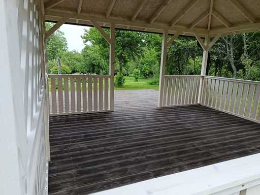 4x4,5 m Tonnelle en Bois Blanche — Élégante Tonnelle de Jardin avec Terrasse et Beau Design