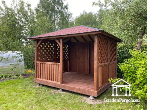 Gazebo en bois marron 3x3,5 m — gazebo de jardin confortable avec sol, mur arrière fermé et murs latéraux en treillis décoratif