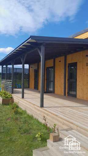 Extension de Maison en Bois Naturel avec Terrasse Couverte