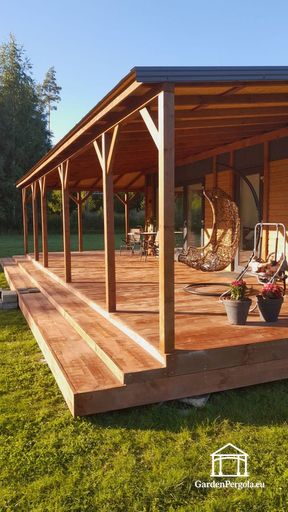 Véranda en bois naturel attenante à la maison avec terrasse couverte spacieuse - garden gazebo pergola